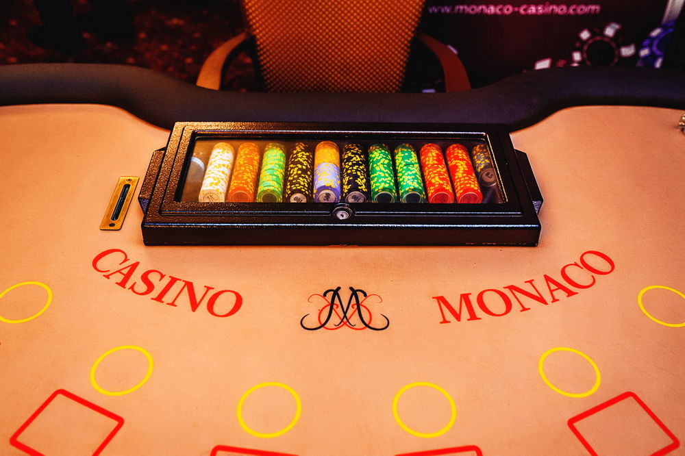 Минск казино монако почему нельзя играть на просто так в карты